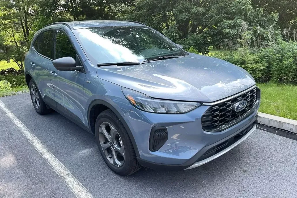 2025 Ford Escape ST-Line photo 1