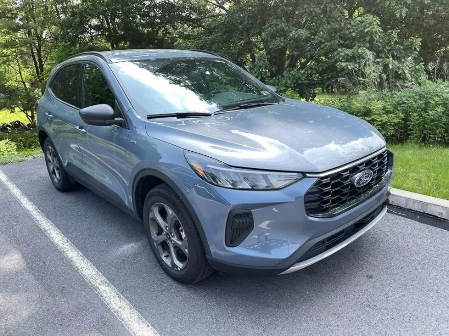 2025 Ford Escape ST-Line photo 1