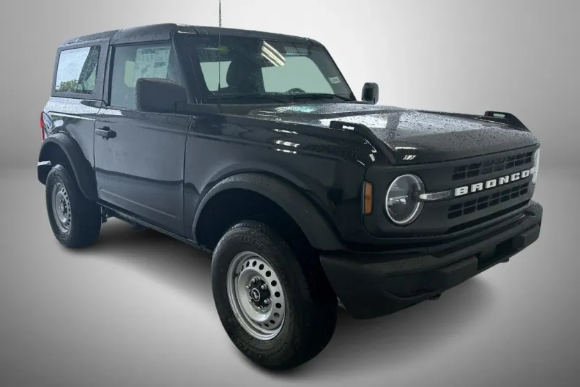 2025 Ford Bronco Base photo 1