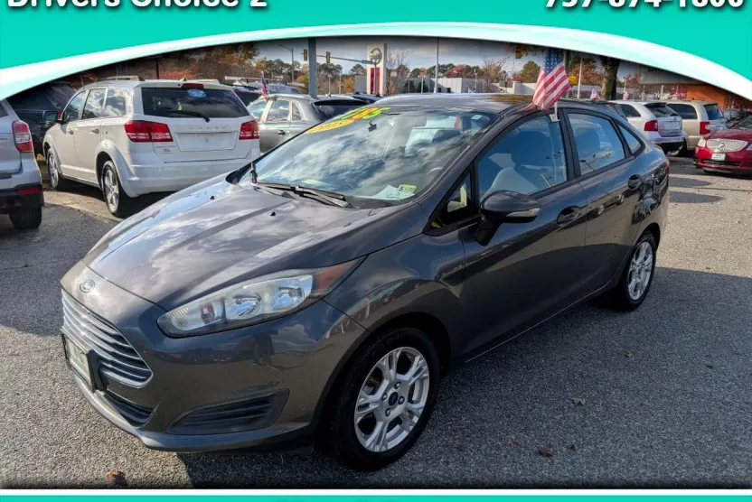 2015 Ford Fiesta SE photo 1