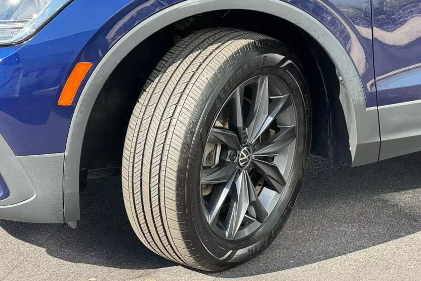 2022 Volkswagen Tiguan SE photo 1
