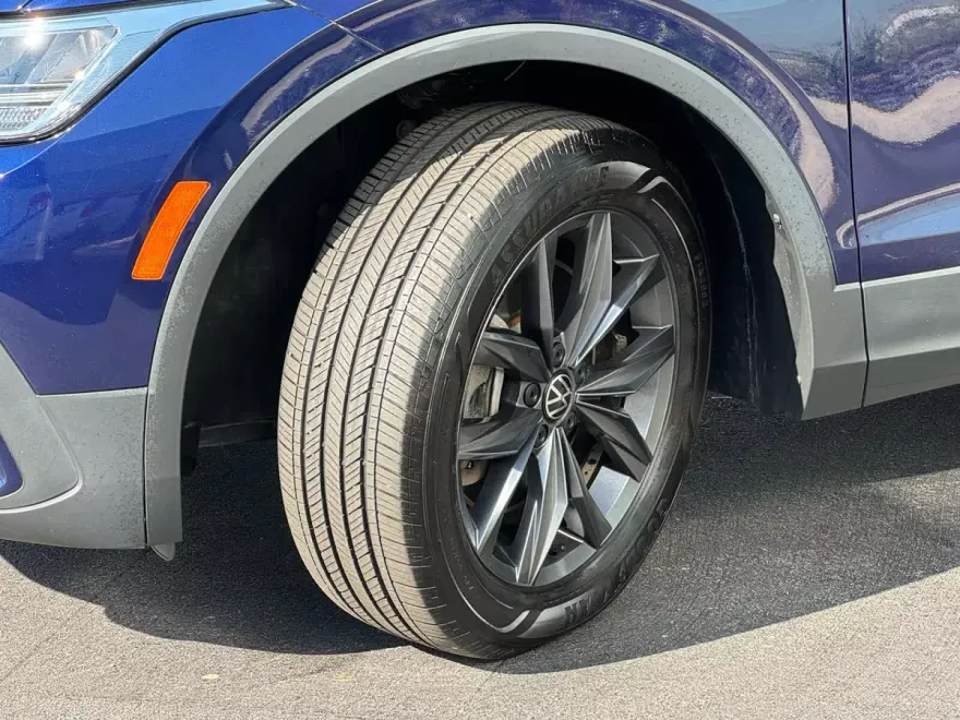 2022 Volkswagen Tiguan SE photo 1