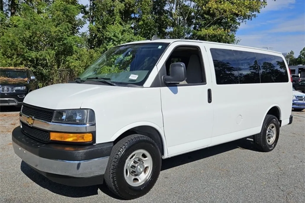 2020 Chevrolet Express 2500 LT Passenger photo 1
