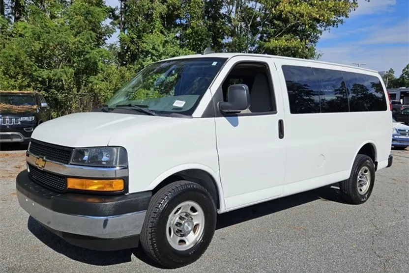 2020 Chevrolet Express 2500 LT Passenger photo 1