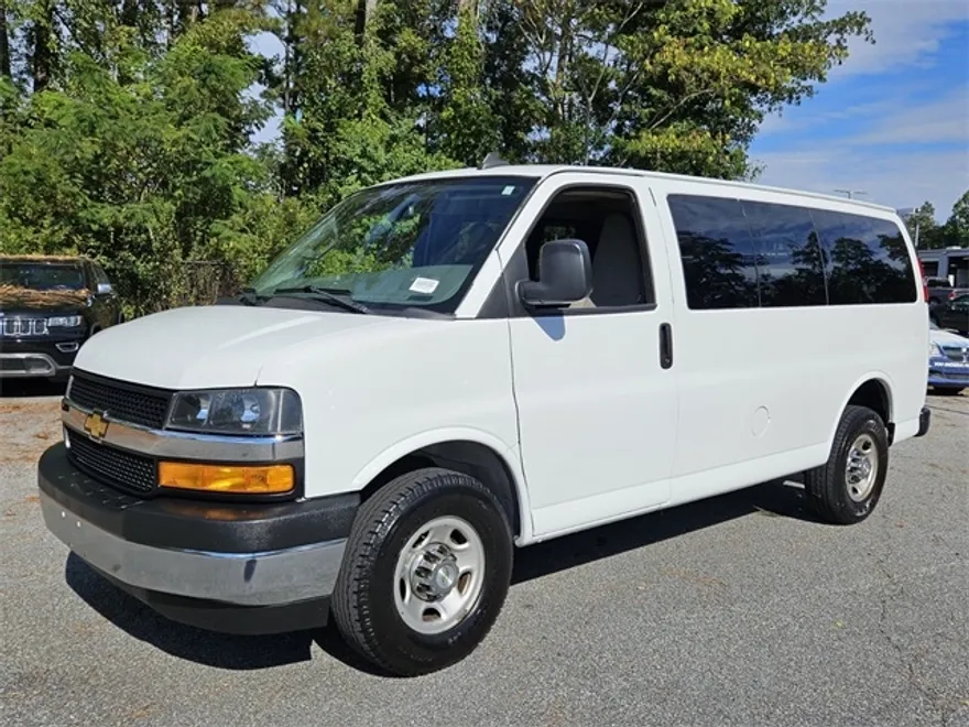 2020 Chevrolet Express 2500 LT Passenger photo 1