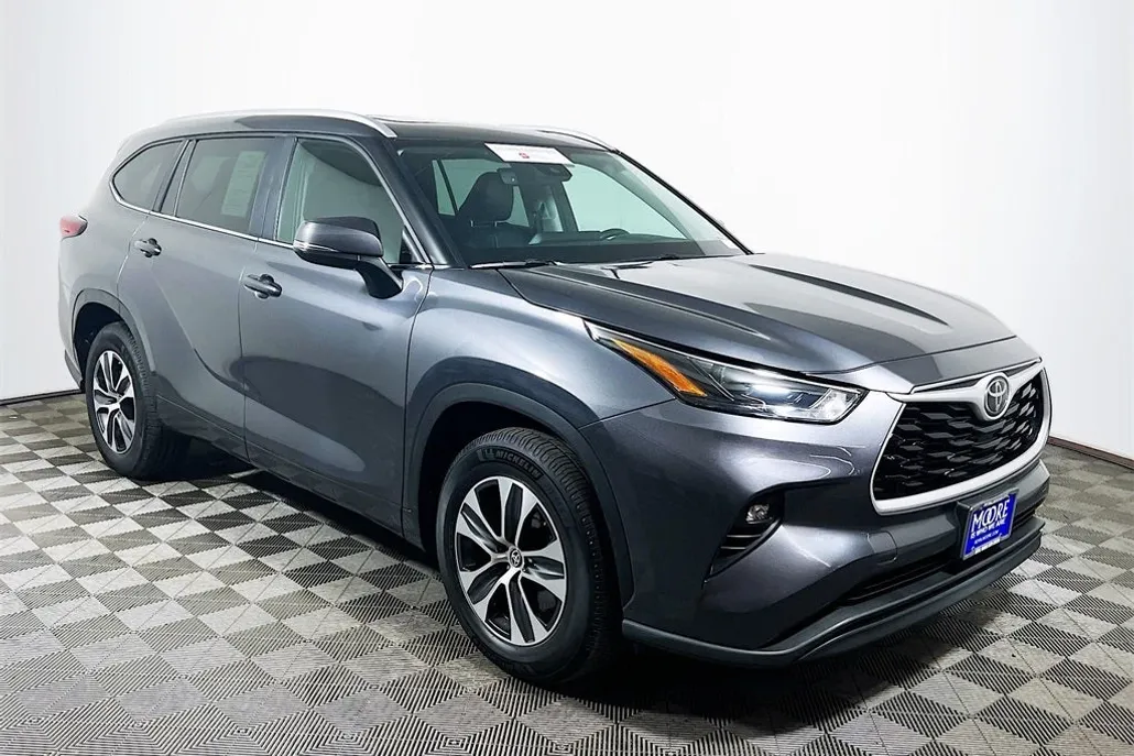 2023 Toyota Highlander XLE photo 1
