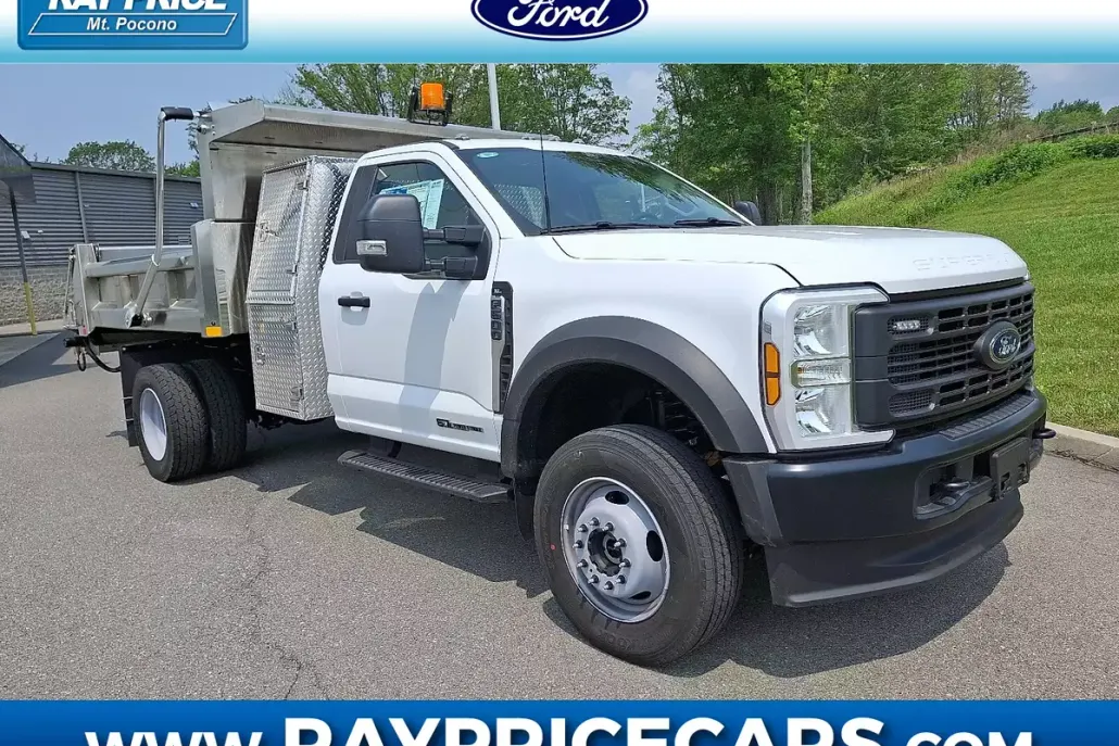 2024 Ford F-600 photo 1