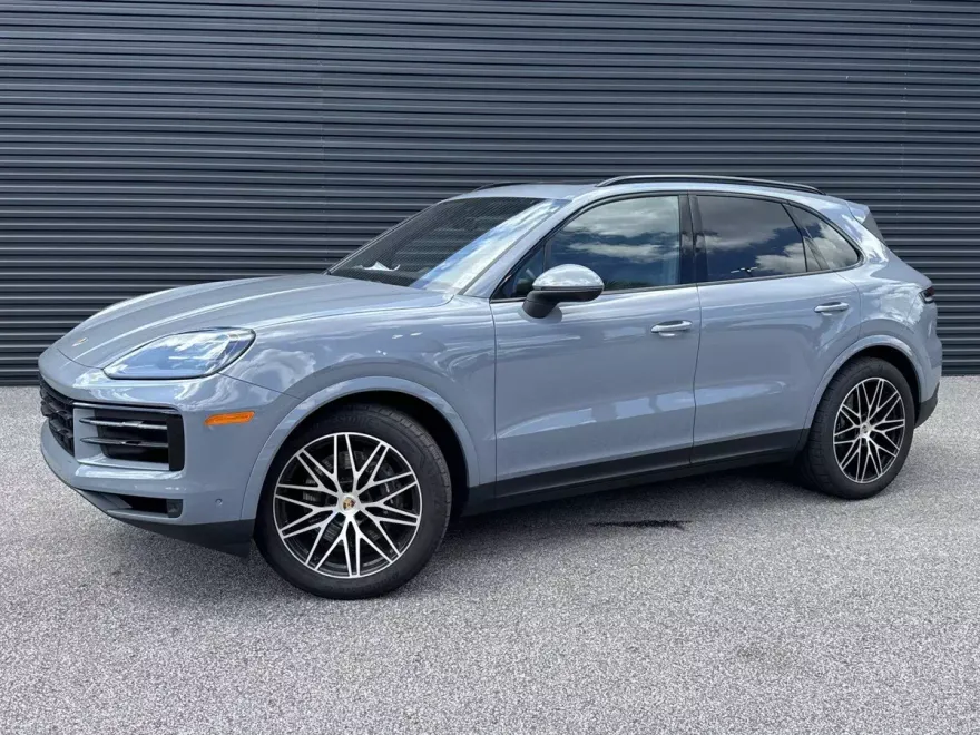 2025 Porsche Cayenne photo 1