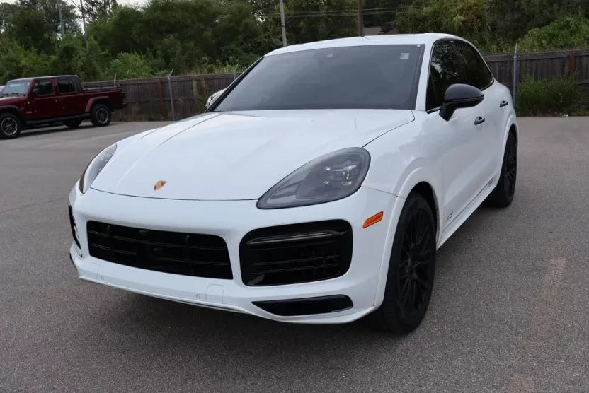 2022 Porsche Cayenne GTS photo 1