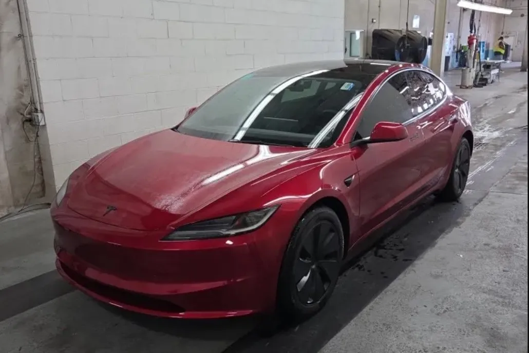 2024 Tesla Model 3 Long Range photo 1