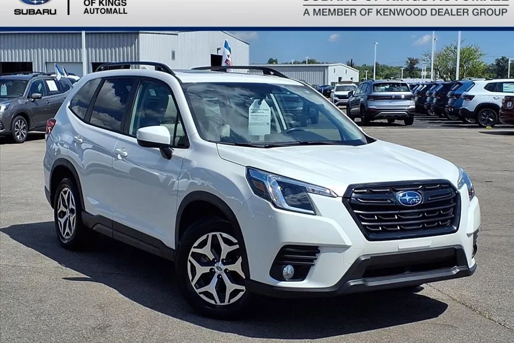 2022 Subaru Forester Premium photo 1