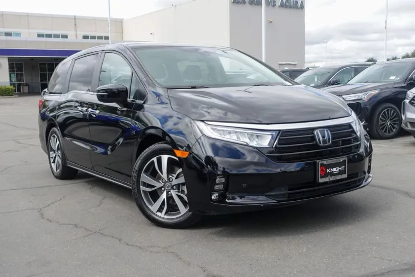 2023 Honda Odyssey Touring photo 1