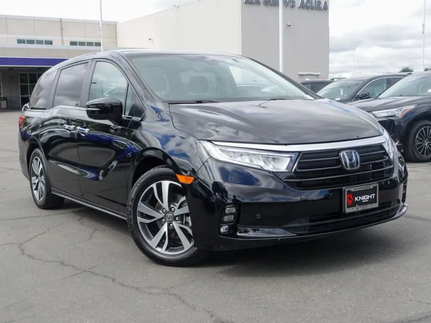 2023 Honda Odyssey Touring photo 1