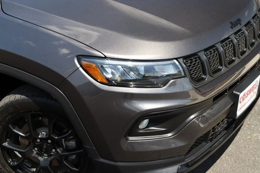 2023 Jeep Compass Altitude photo 1