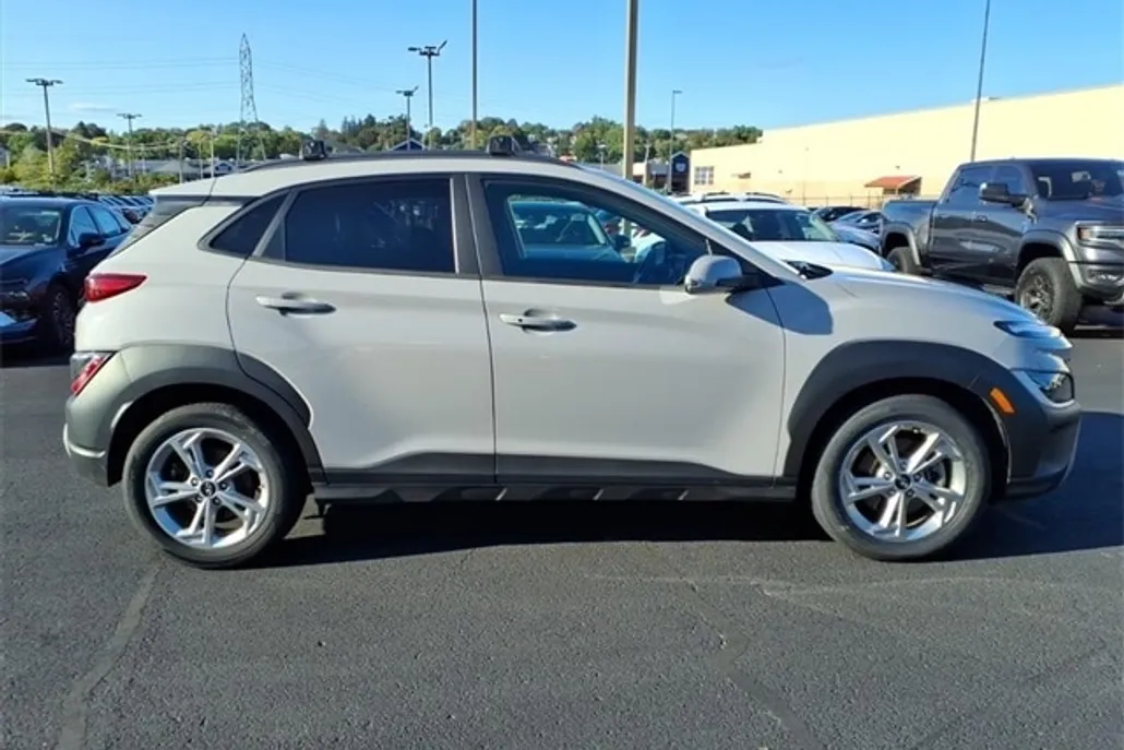 2023 Hyundai Kona SEL photo 1