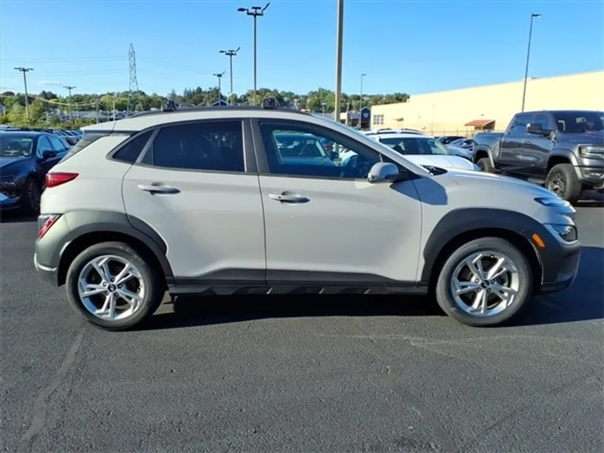 2023 Hyundai Kona SEL photo 1