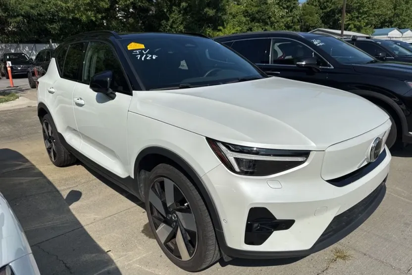 2023 Volvo XC40 Recharge Ultimate photo 1