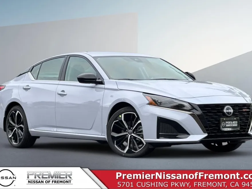 2025 Nissan Altima 2.5 SR photo 1
