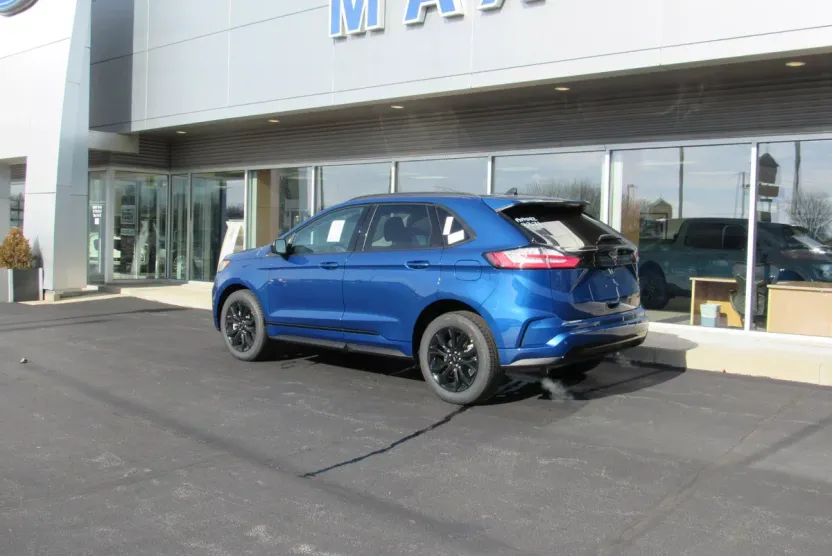 2024 Ford Edge SE photo 1