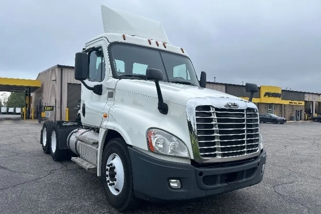 2019 Freightliner Cascadia 125" Sleeper Cab photo 1