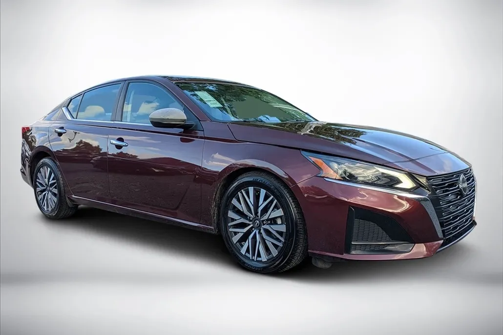 2024 Nissan Altima 2.5 SV photo 1