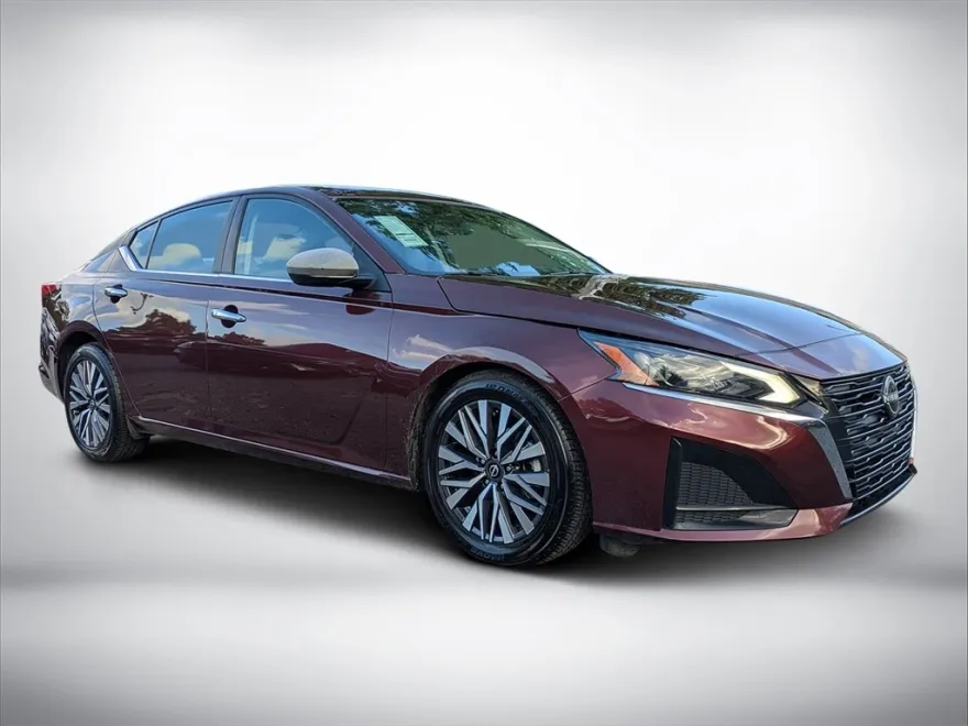 2024 Nissan Altima 2.5 SV photo 1