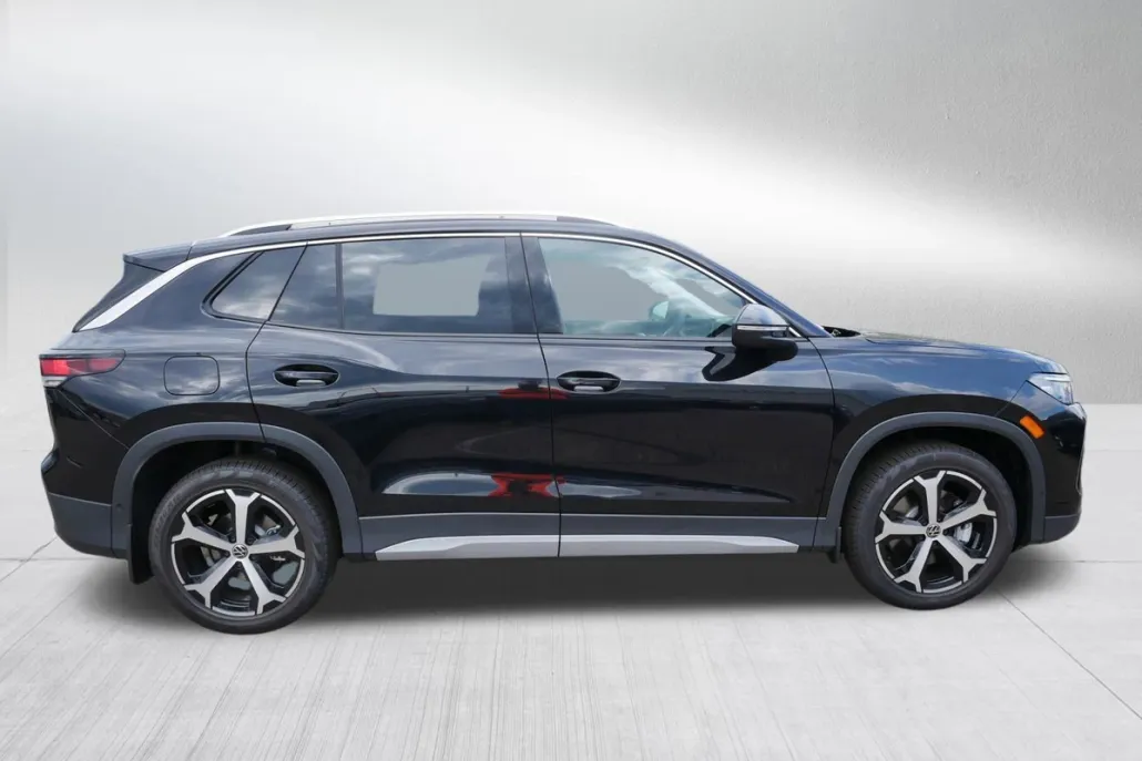 2025 Volkswagen Tiguan SE photo 1
