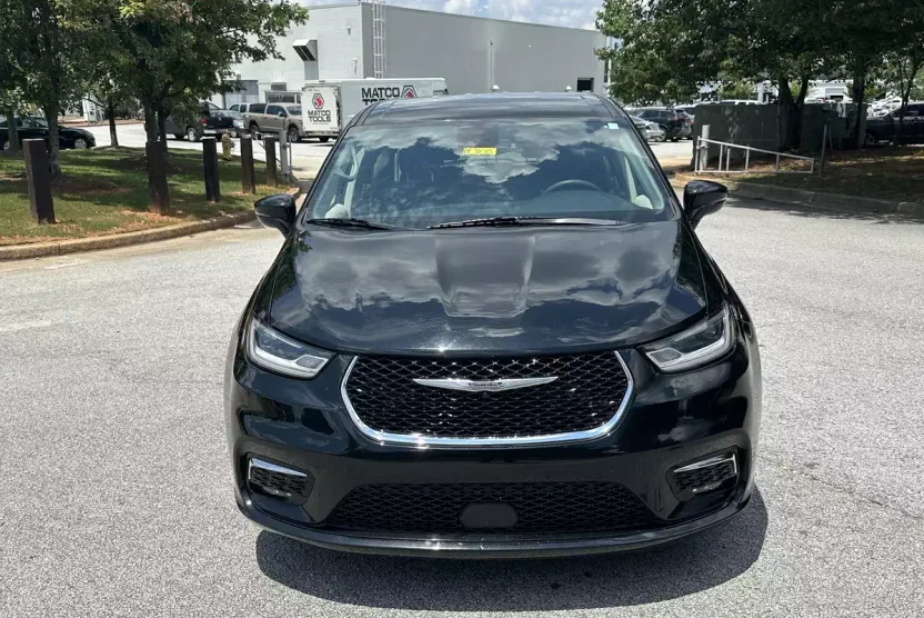 2024 Chrysler Pacifica Touring L photo 1