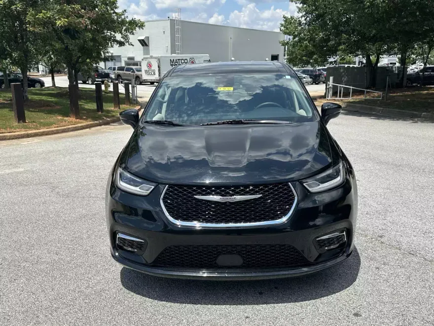 2024 Chrysler Pacifica Touring L photo 1