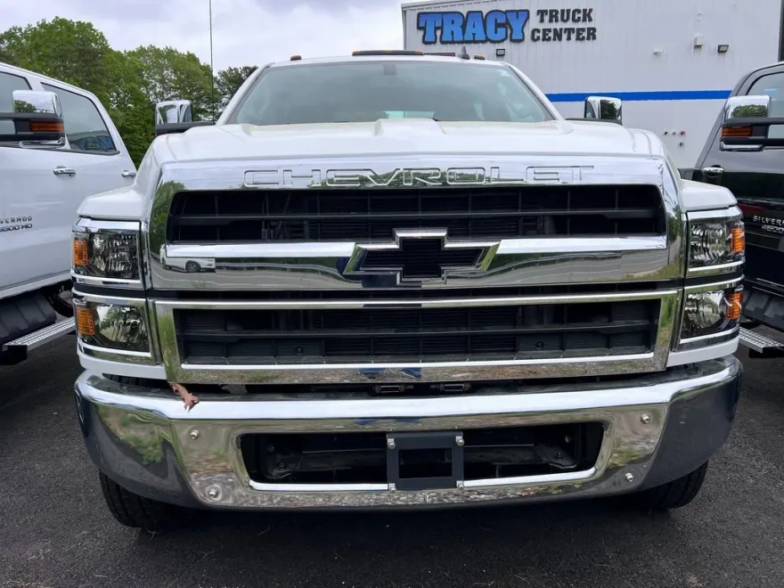 2024 Chevrolet Silverado 5500HD LT photo 1