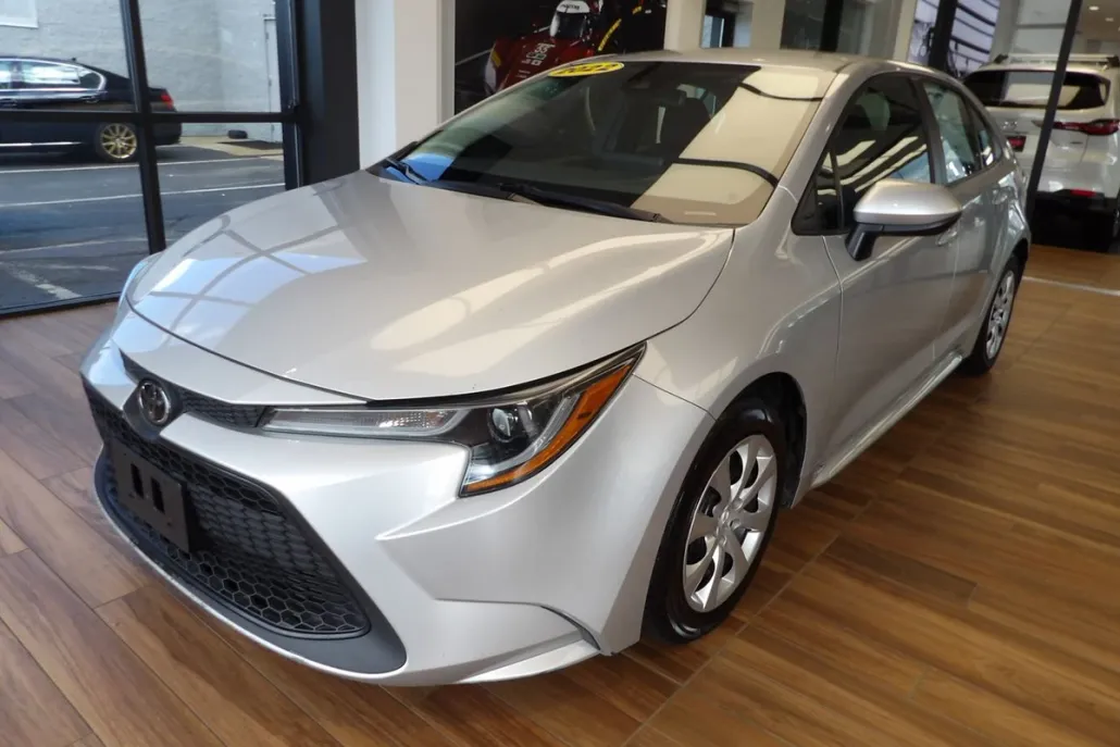 2022 Toyota Corolla LE photo 1