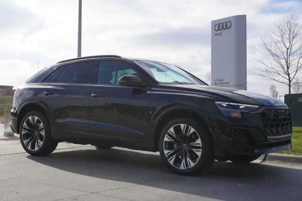 2025 Audi Q8 Premium Plus photo 1