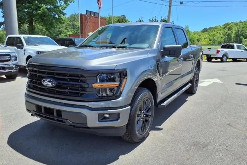 2025 Ford F-150 XLT photo 1