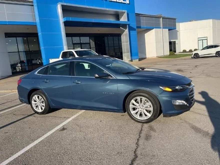 2024 Chevrolet Malibu 1LT photo 1