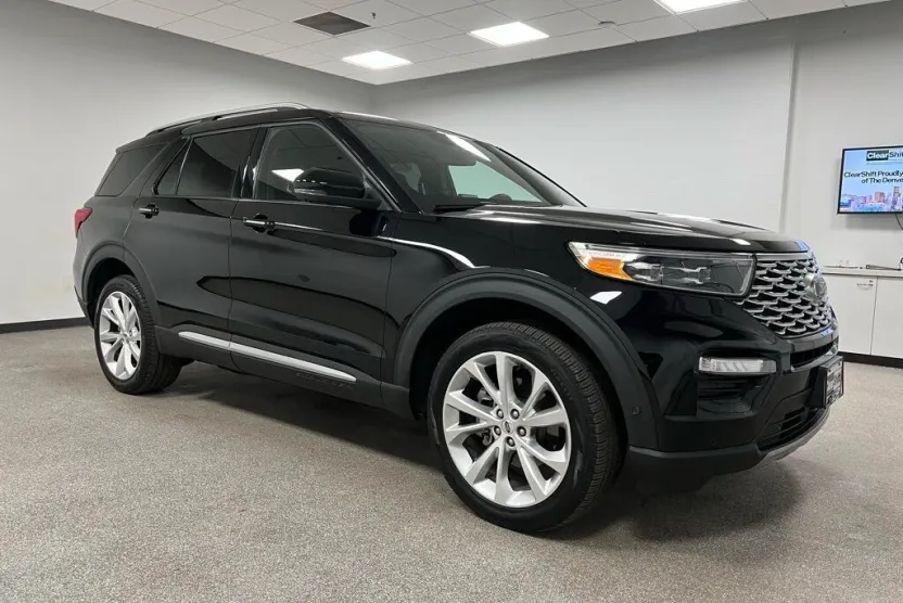 2022 Ford Explorer Platinum photo 1