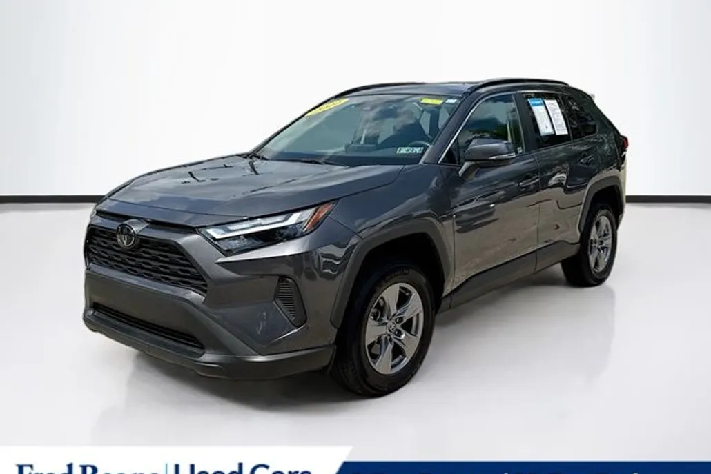 2022 Toyota RAV4 XLE photo 1
