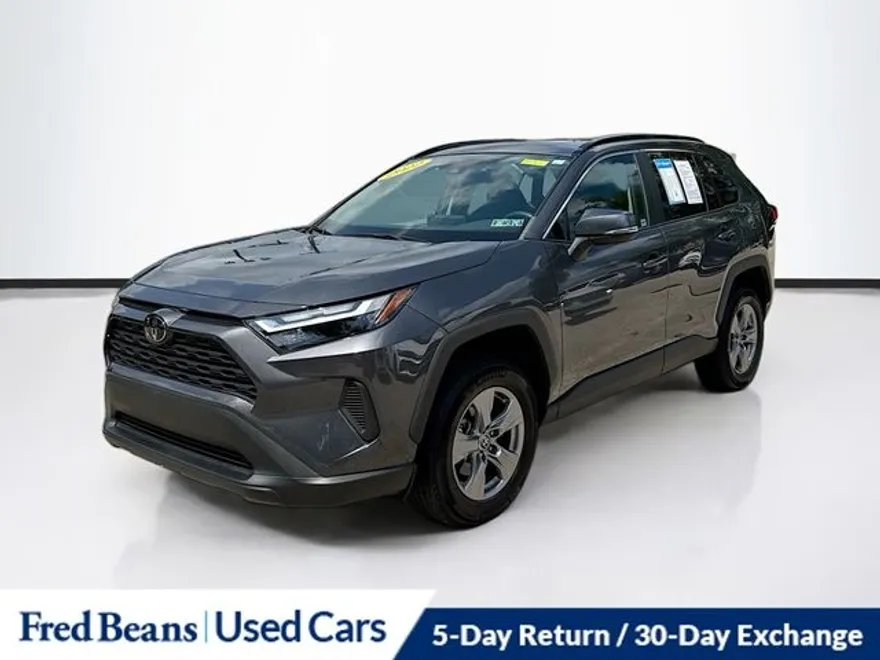 2022 Toyota RAV4 XLE photo 1