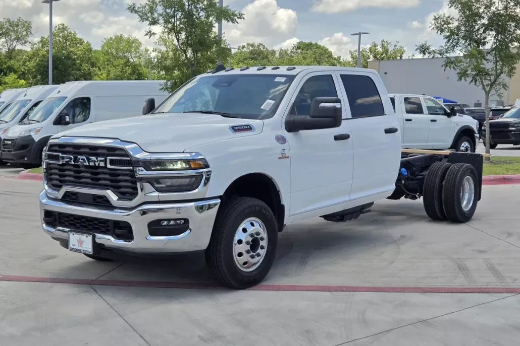 2025 Ram 3500 Tradesman photo 1