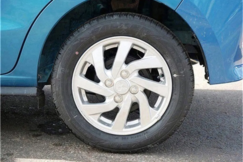 2024 Mitsubishi Mirage LE photo 1