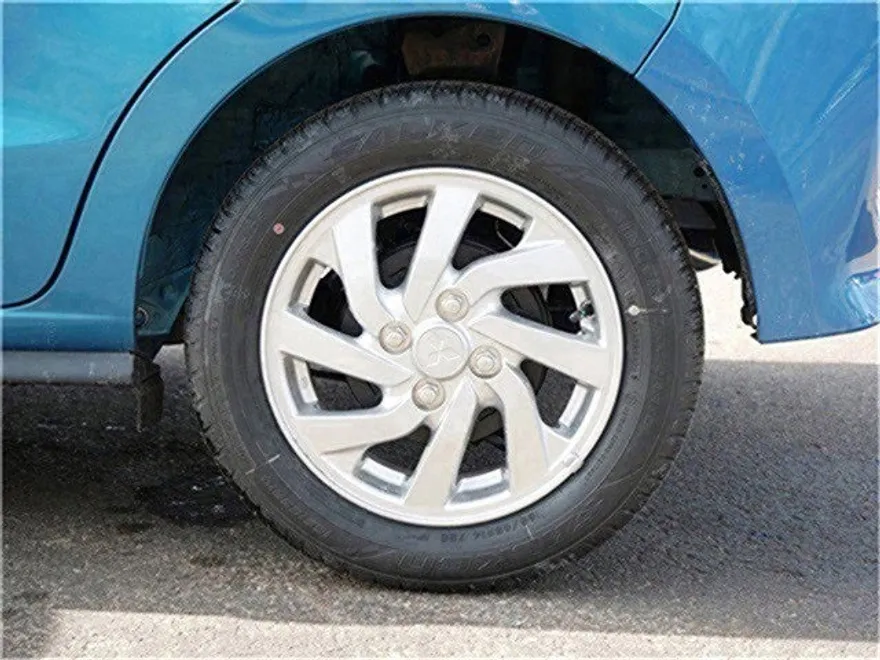 2024 Mitsubishi Mirage LE photo 1