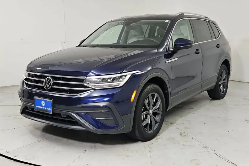 2023 Volkswagen Tiguan SE photo 1