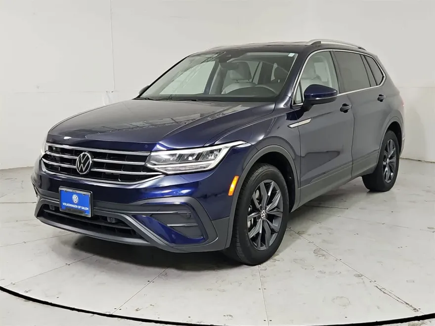 2023 Volkswagen Tiguan SE photo 1