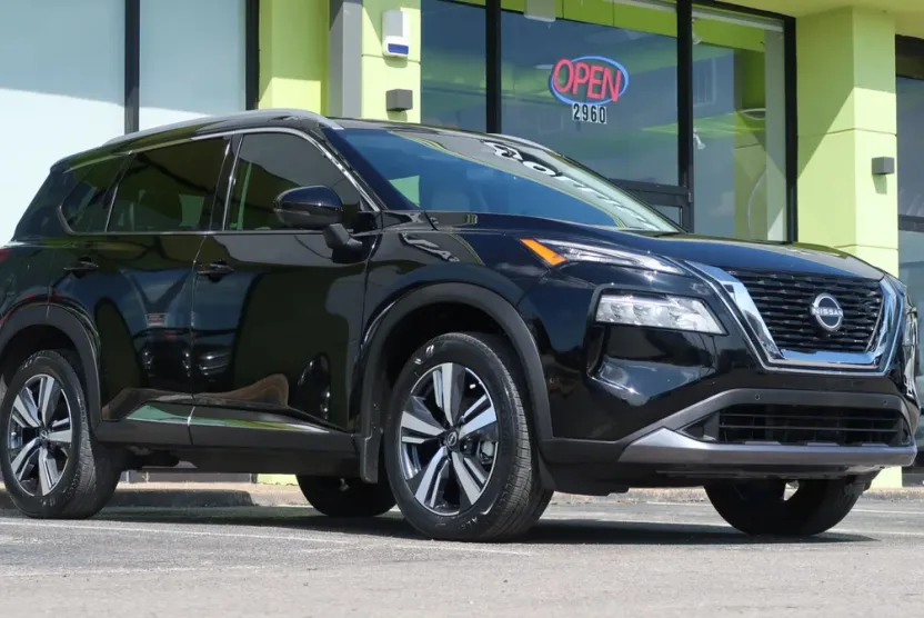 2023 Nissan Rogue SL photo 1