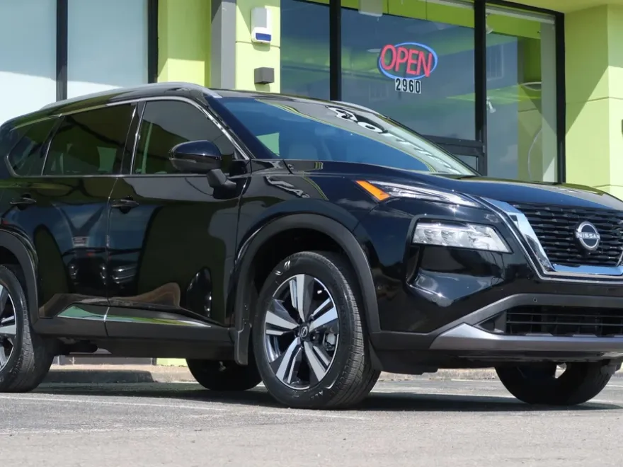 2023 Nissan Rogue SL photo 1