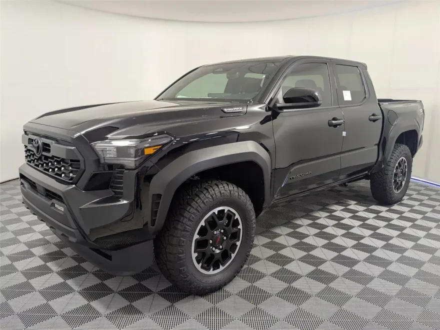 2025 Toyota Tacoma TRD Off-Road Double Cab photo 1