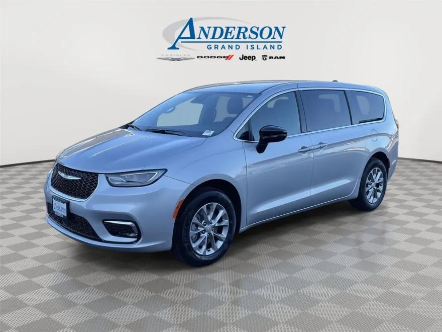 2026 Chrysler Pacifica photo 1