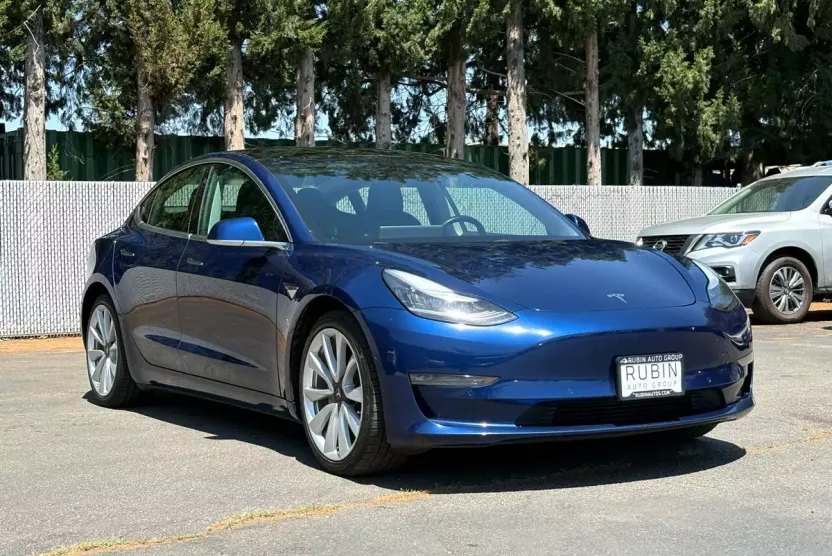 2019 Tesla Model 3 Long Range photo 1