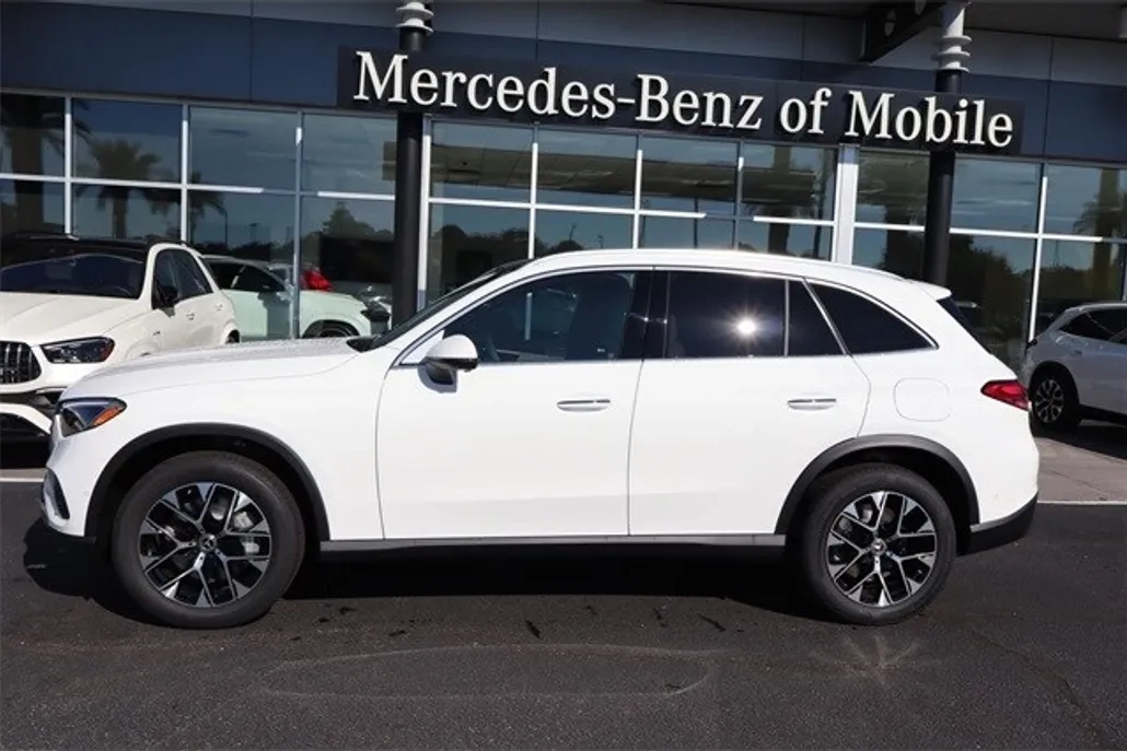 2025 Mercedes Benz GLC 350e photo 1