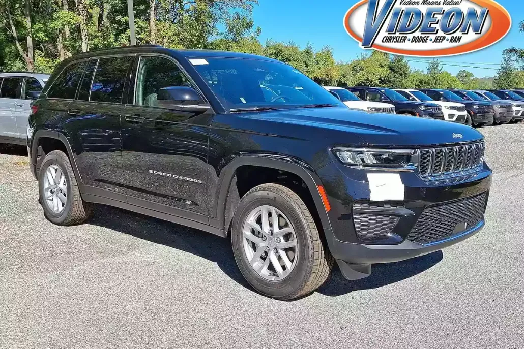 2025 Jeep Grand Cherokee Laredo Altitude photo 1