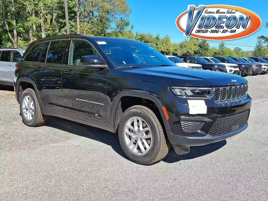 2025 Jeep Grand Cherokee Laredo Altitude photo 1